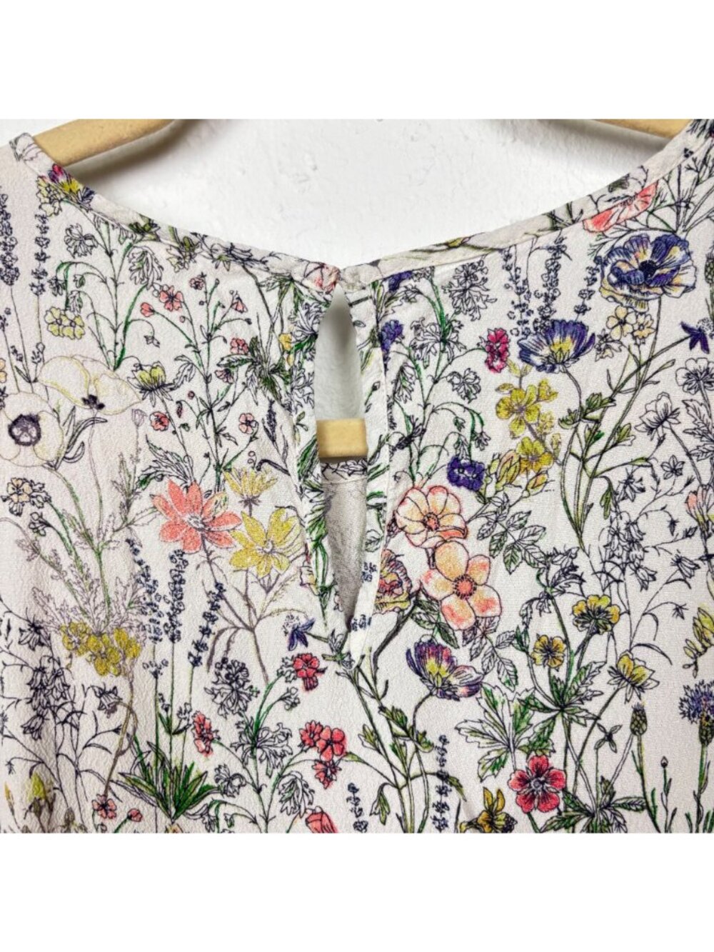 ✨3/$30 H&M L Floral Print Short Sleeve Blouse Size Lightweight Keyhole Back Care - Picture 5 of 6